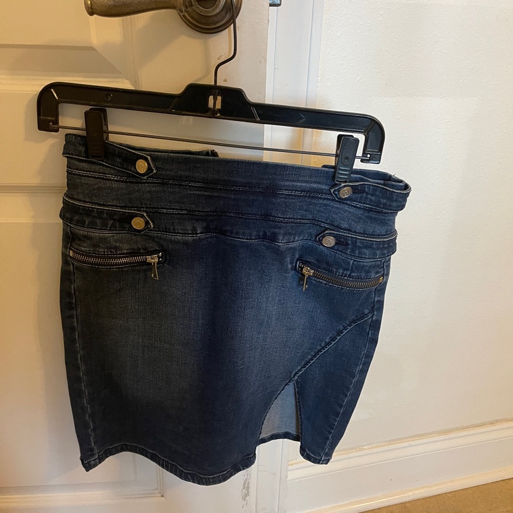 Cute denim BeBe skirt with slit